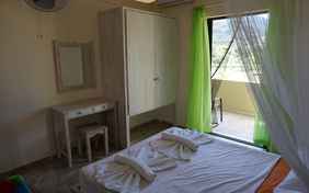 Studio Dimitri, in Studio Maria ein Zustellbett oder Babybett möglich